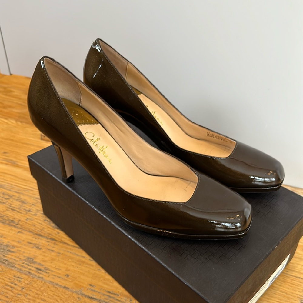 Cole Haan Carma Air Pump Mahogany Patent, size 7.5 AA